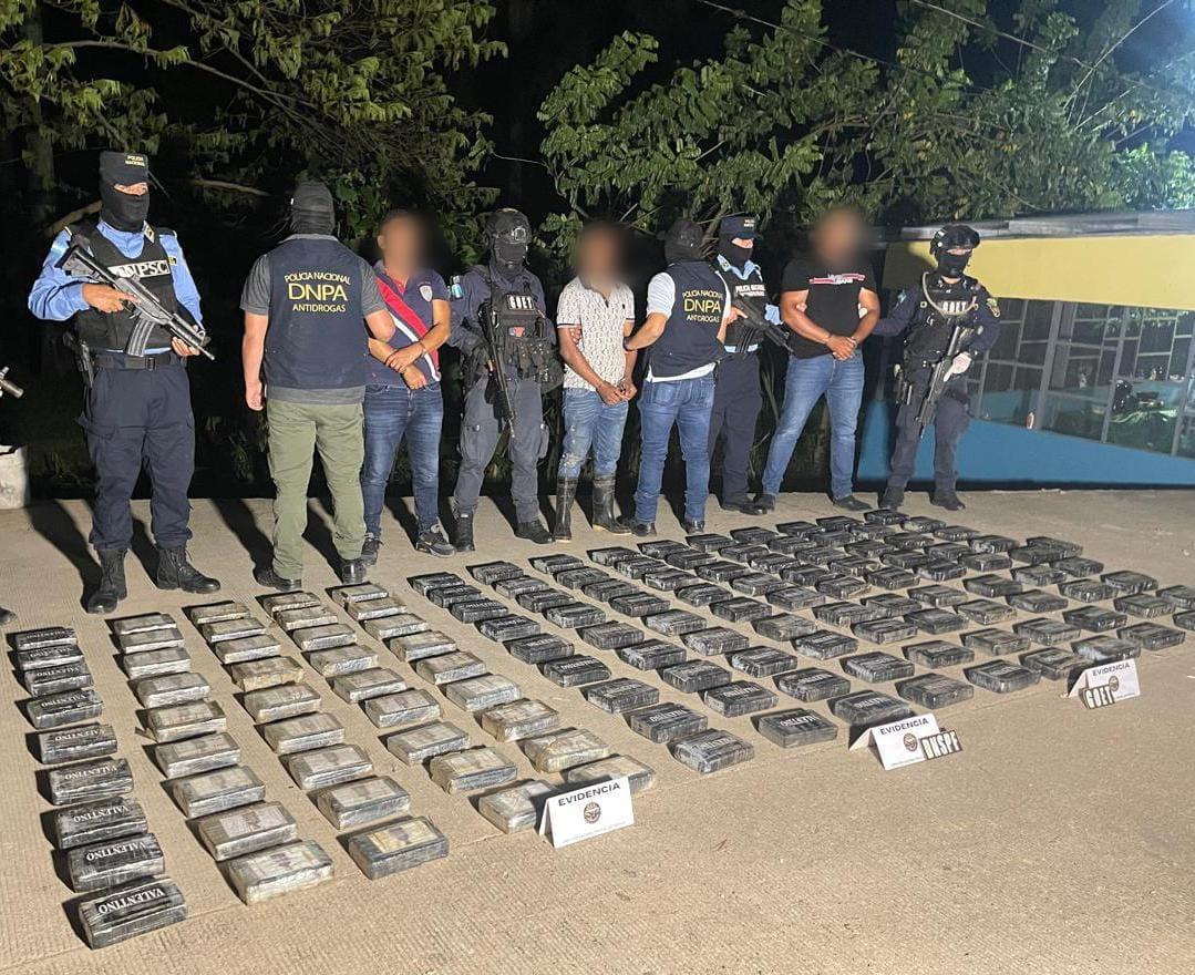 Capturan a tres hombres con 136 kilos de cocaína en Colón