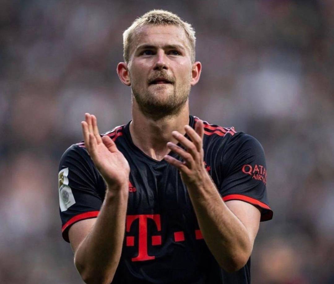 Fabrizio Romano informó que el Manchester United se puso en contacto con el agente de Matthijs de Ligt para preguntar por su situación contractual con el Bayern Múnich. Su vínculo termina en 2027.