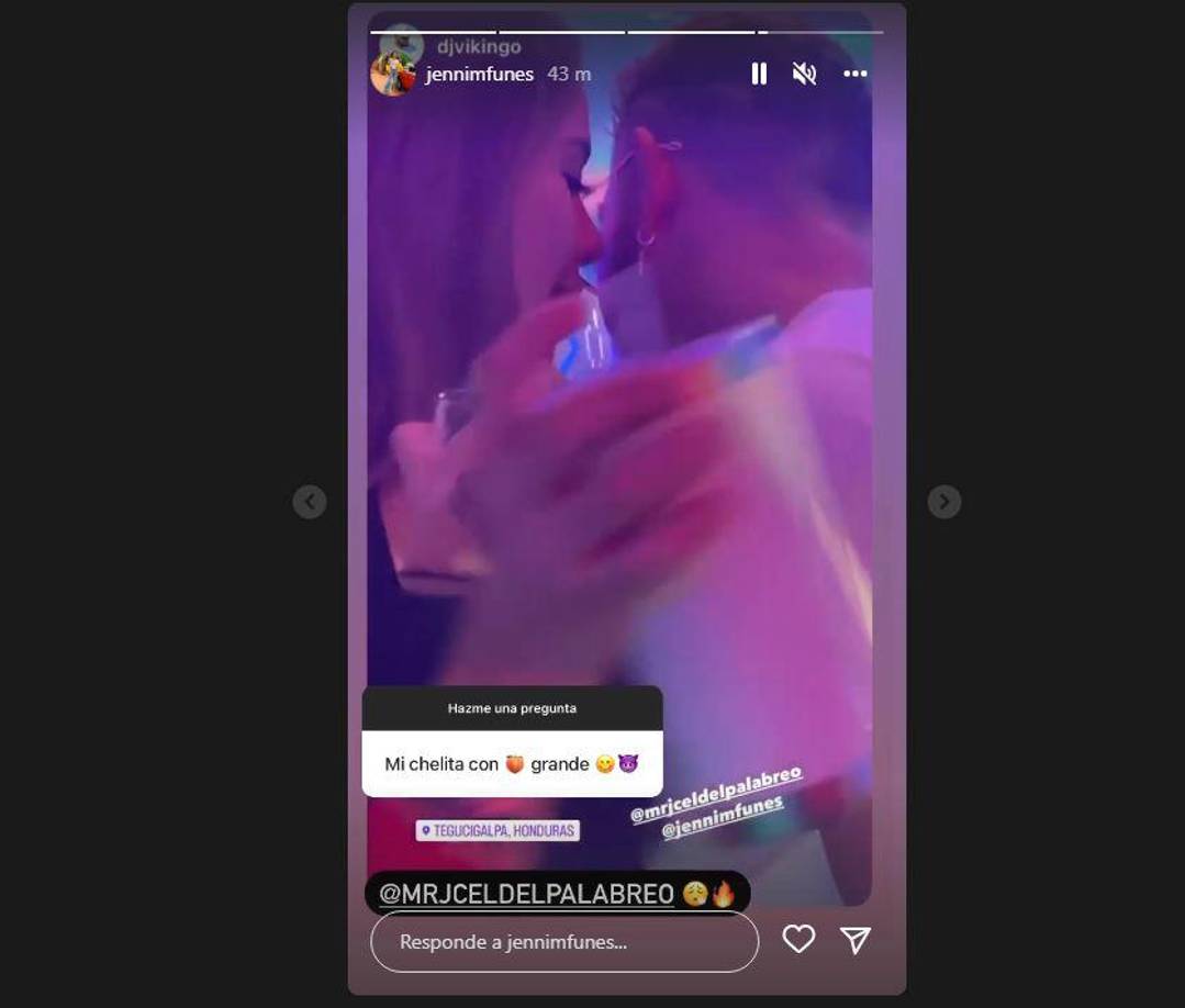 Estas capturas son de un video que Jennifer Funes compartió, en donde se les puede ver a ambos en una actitud de coquetería. 
