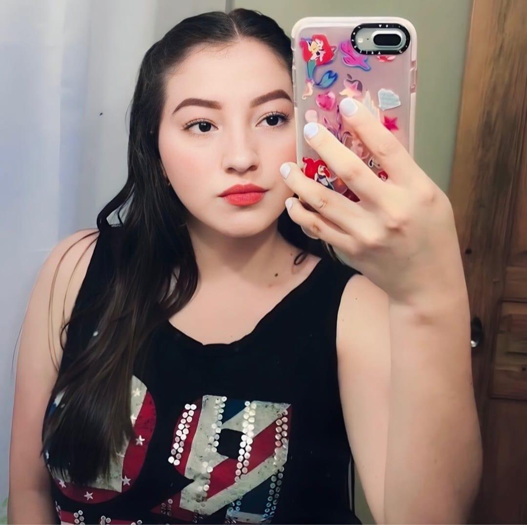 Tras dejar de trabajar con Supremo, Corina García es vista con diputado