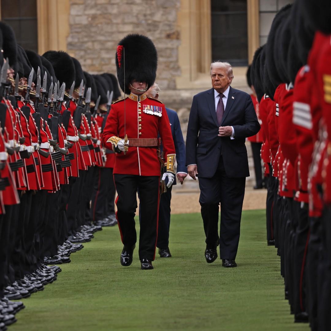 Carlos III recibe a Trump con un fastuoso desfile en Windsor