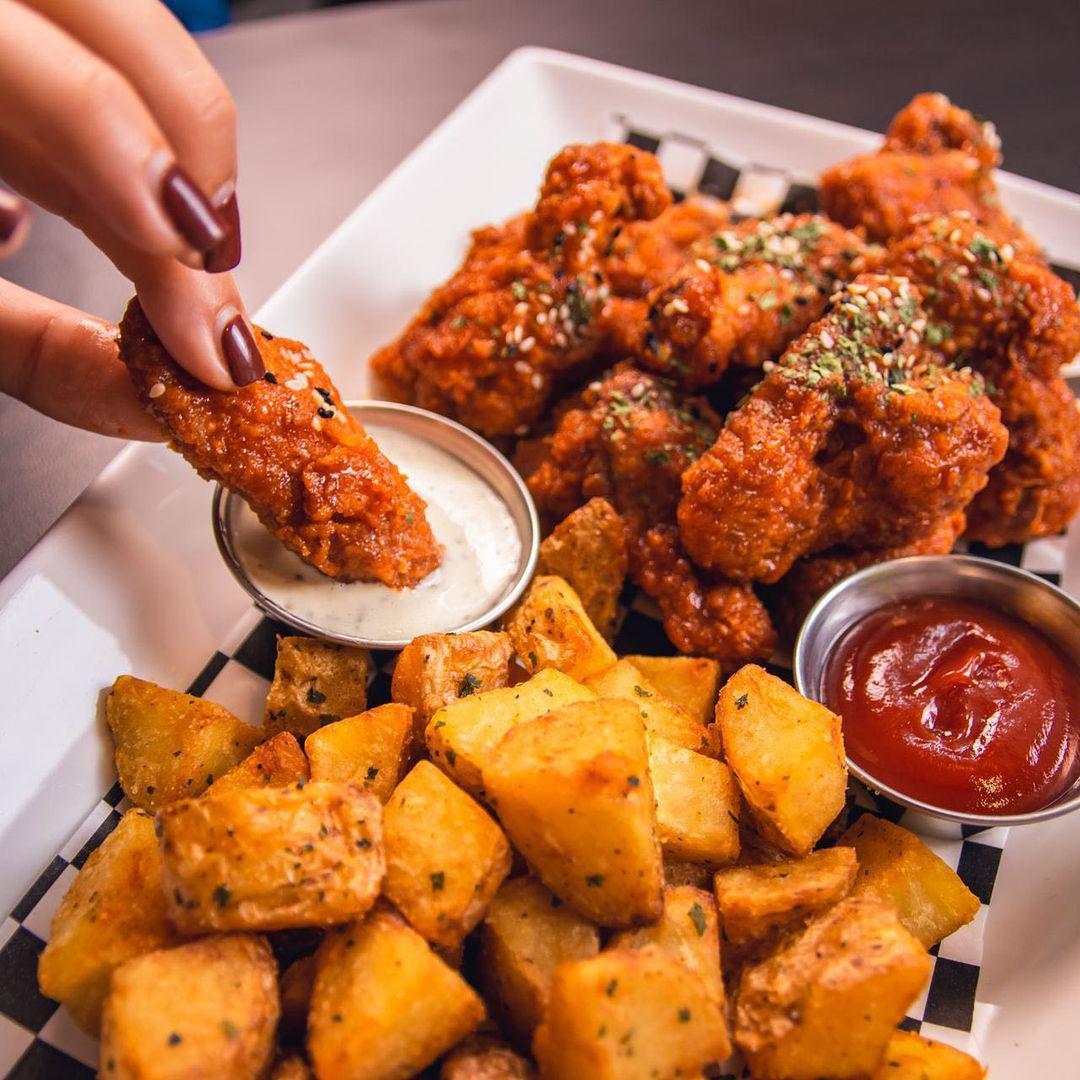 Las alitas también son deliciosas.