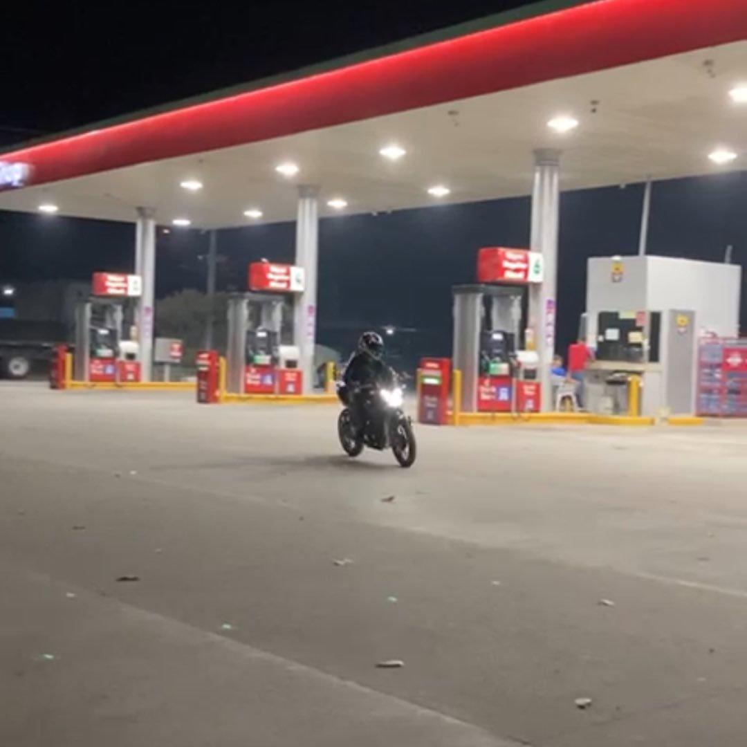 Emerson Pineda era el joven que murió haciendo piques en carretera a Tela