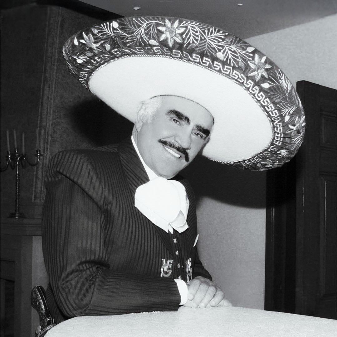 Vicente Fernández Jr. reacciona a críticas por incluir a Nodal y Ángela