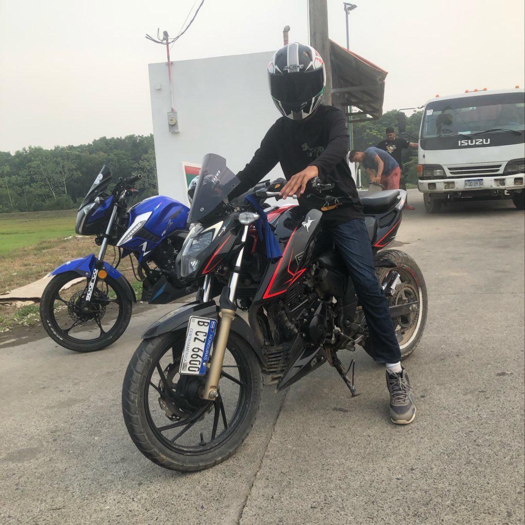 Emerson Pineda era el joven que murió haciendo piques en carretera a Tela