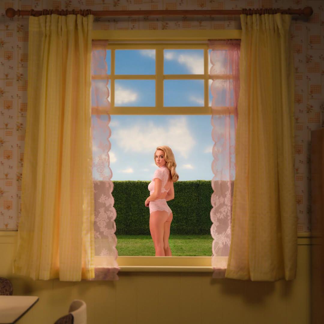 Sydney Sweeney lanza “Playful”, su nueva colección de lencería