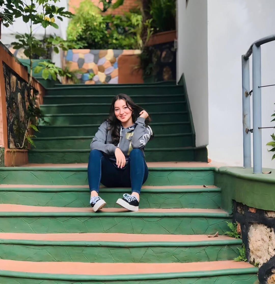 Tras dejar de trabajar con Supremo, Corina García es vista con diputado