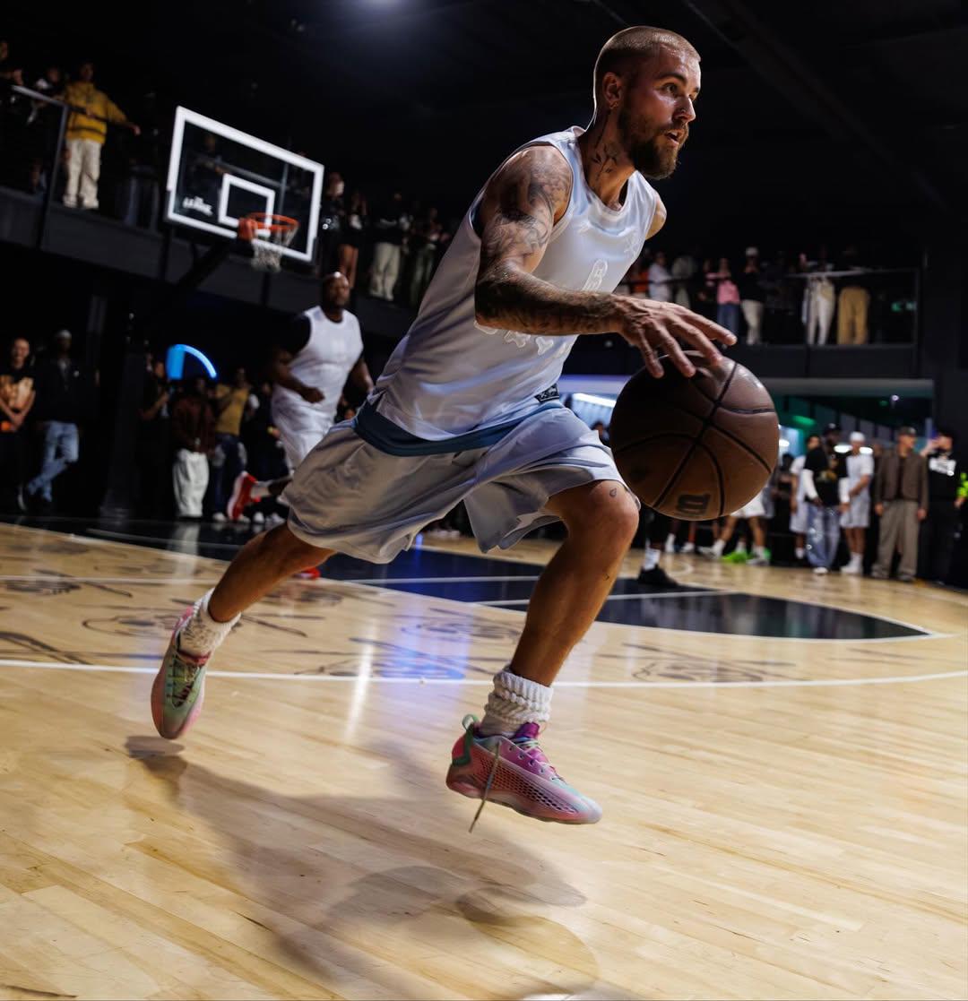 Justin Bieber debuta en Twitch y promete transmisiones diarias