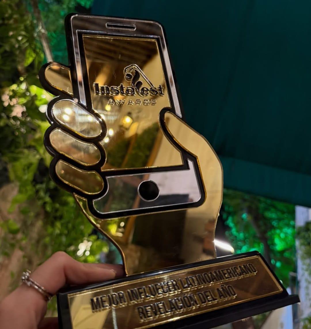 Jennifer Aplícano y Milagro Flores ganan premios internacionales