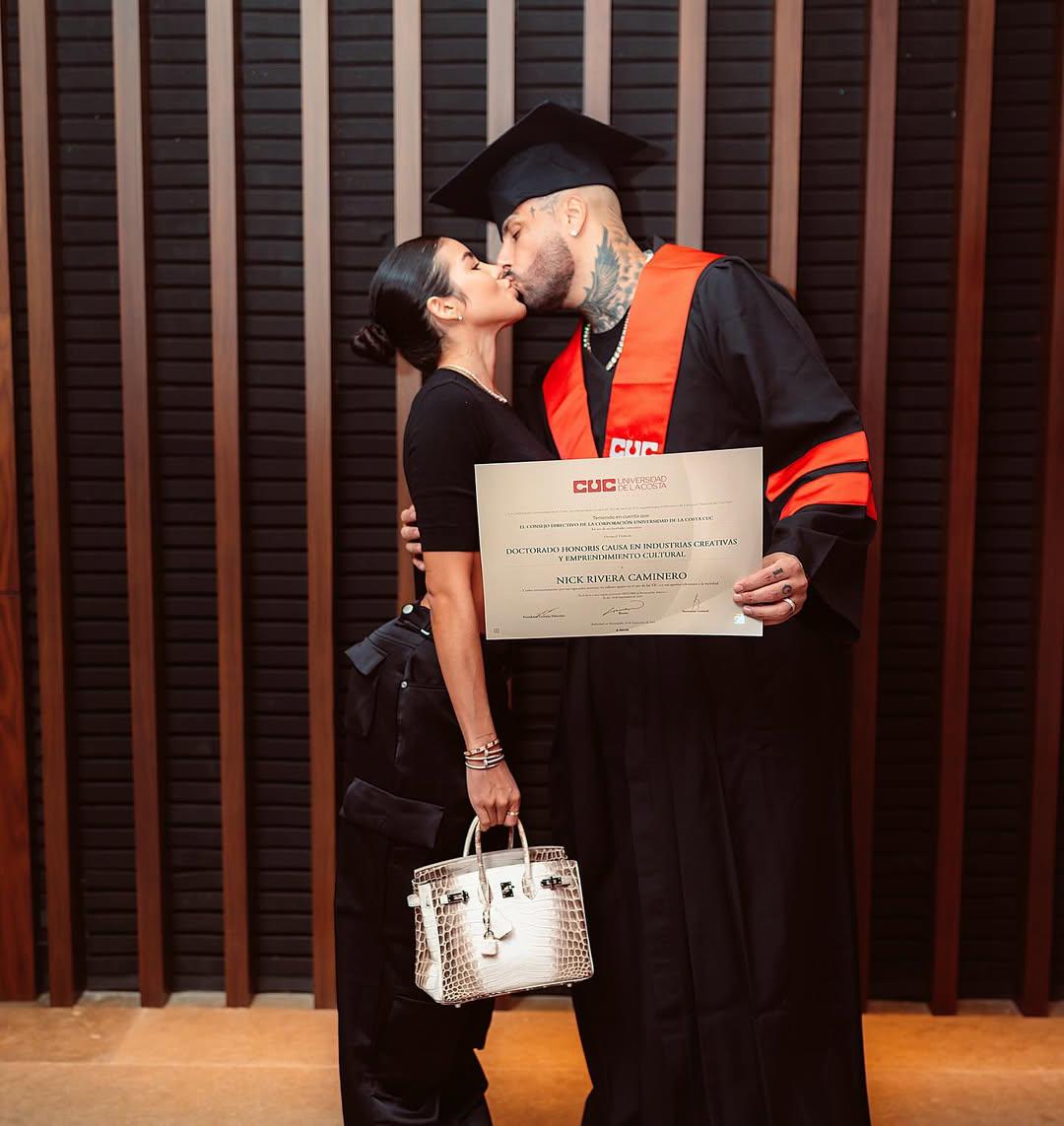 El reguetonero Nicky Jam recibe título de doctorado honorífico en Colombia