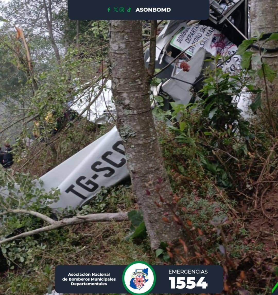 Avión se estrella y mueren empresario multimillonario, su esposa y exfutbolista centroamericano