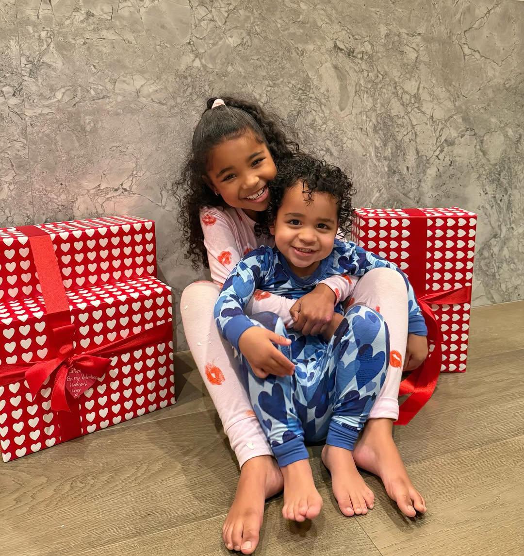 Khloé Kardashian le ha hecho creer a su hija que sigue casada con su papá