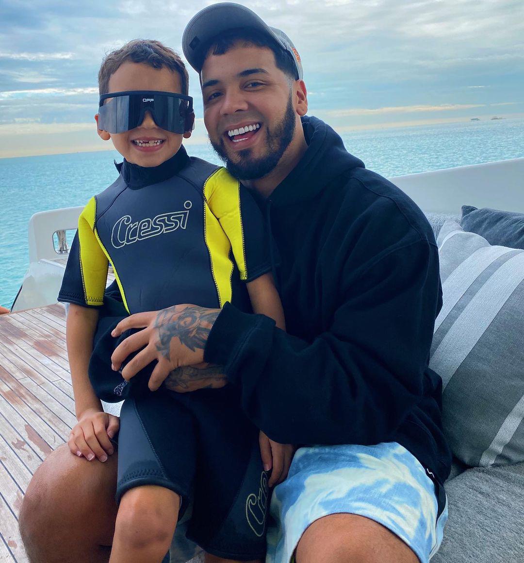 Anuel AA enfrenta demanda por “ser un padre ausente”