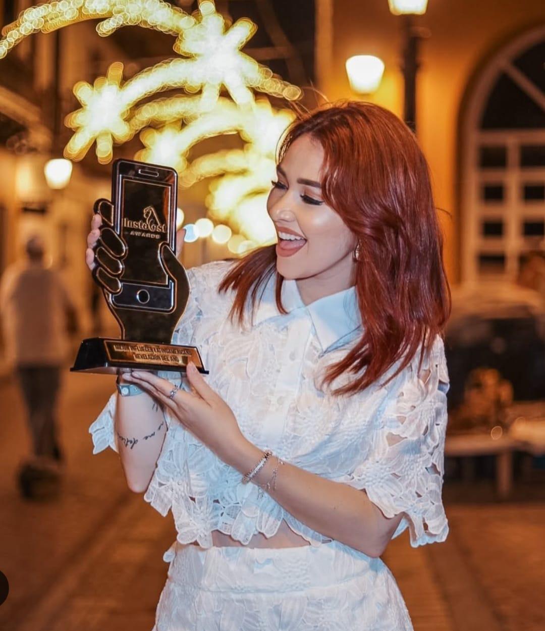 Jennifer Aplícano y Milagro Flores ganan premios internacionales