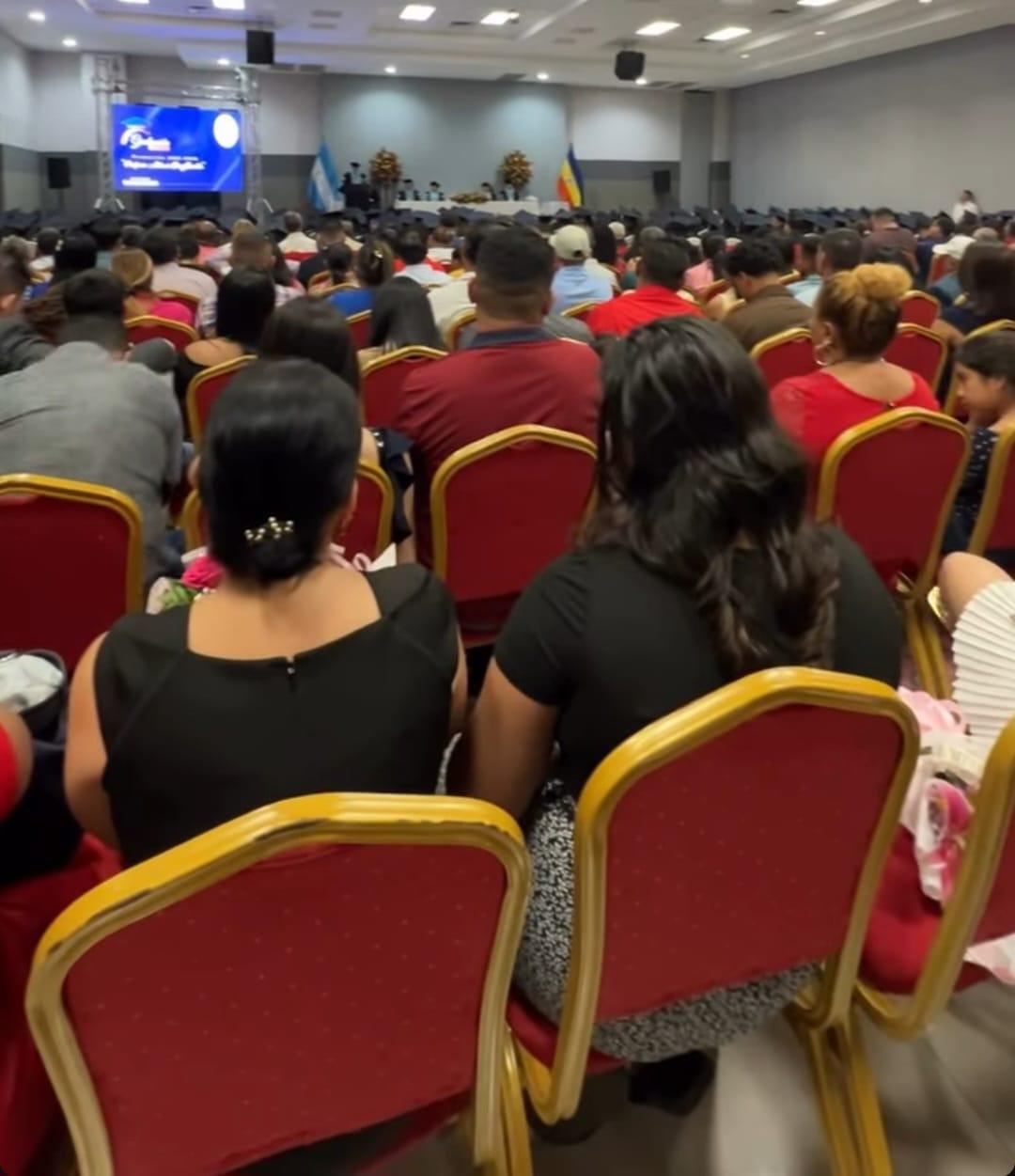 Yeimi Licona, prometida de Shin Fujiyama, recibe su título universitario