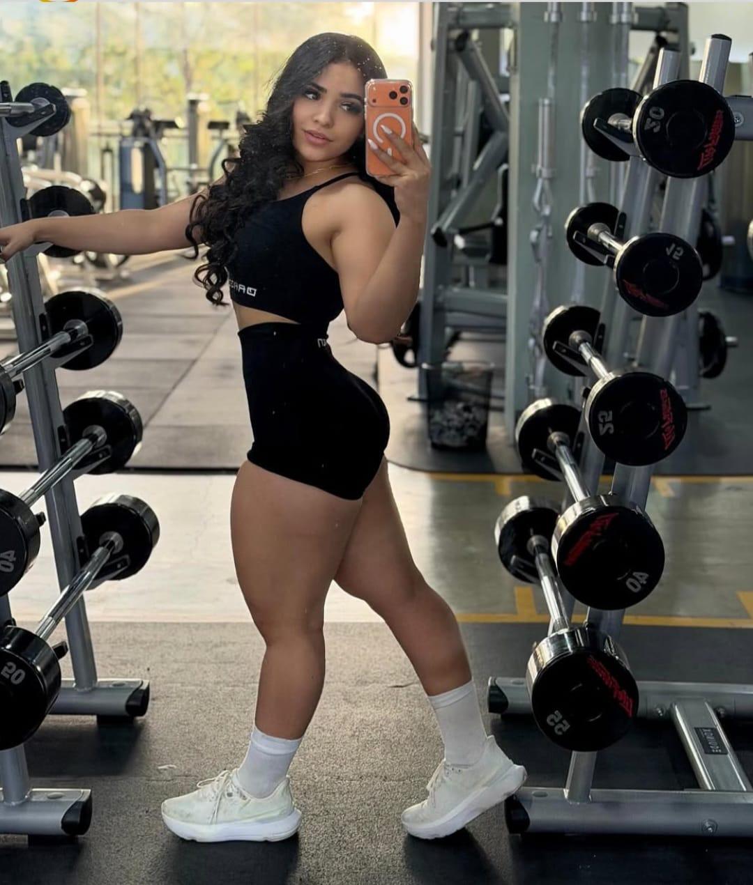 Ester Mendoza, la presentadora que conquista corazones en Honduras