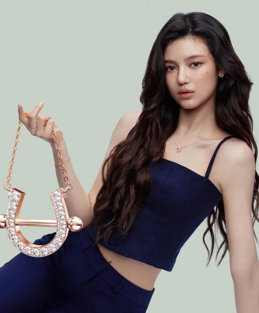 ADOR rescinde contrato de Danielle y anuncia acciones legales contra ella