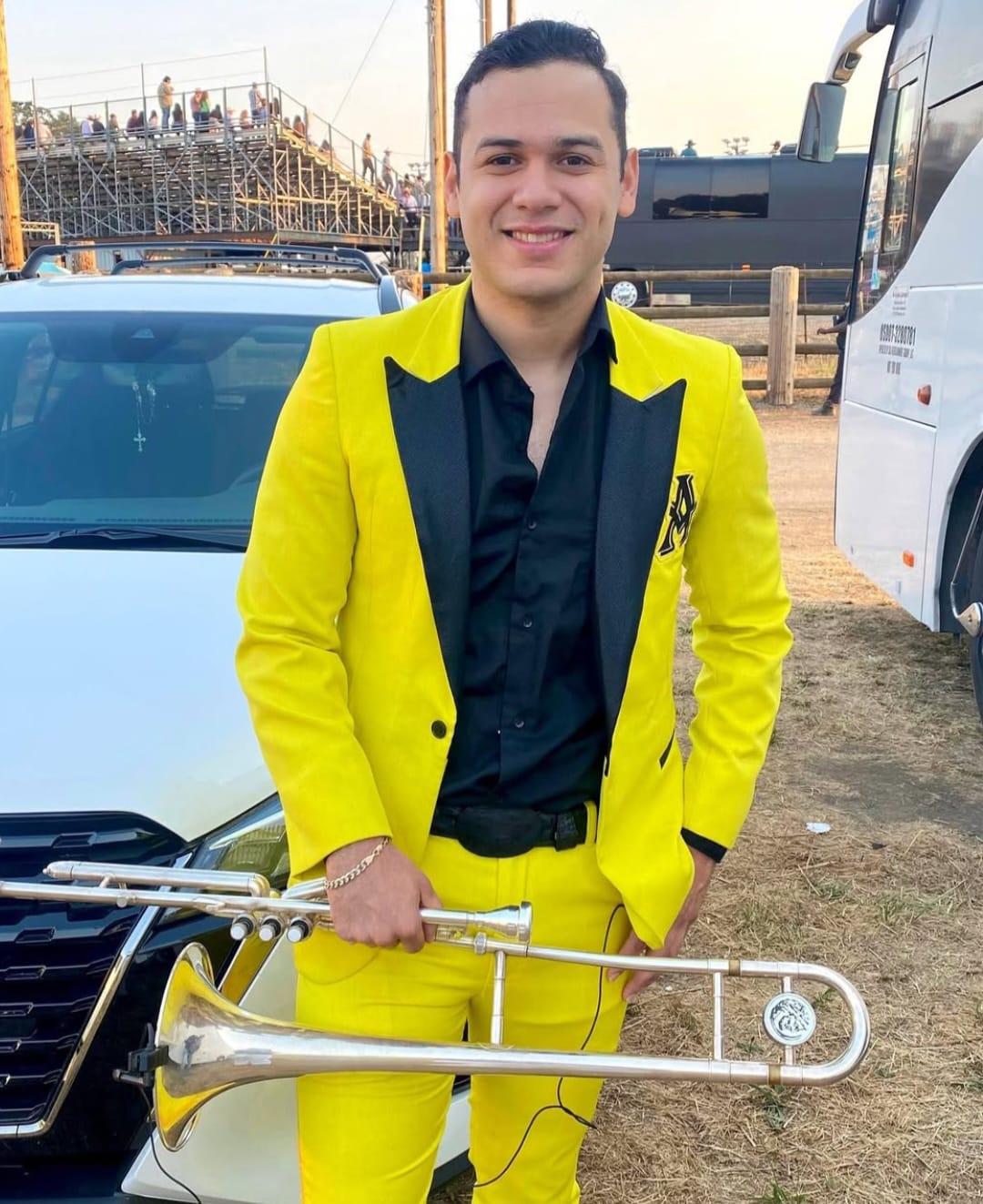 Famoso artista mexicano reacciona a las canciones de Milagro Flores