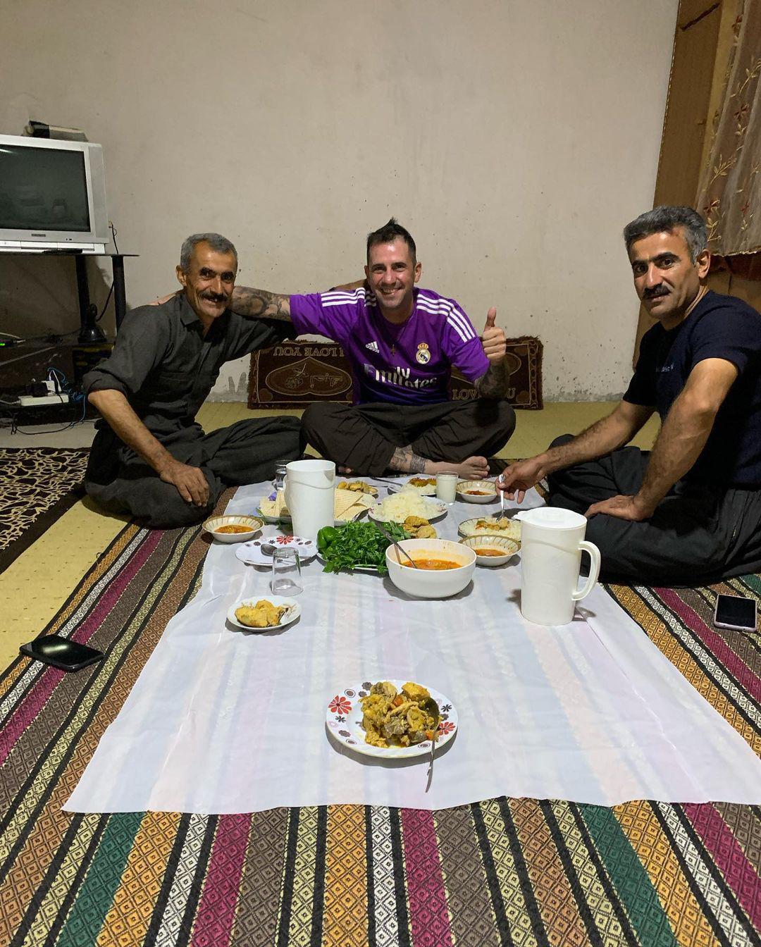 Santiago Sánchez, el español que iba caminando rumbo a Qatar y terminó preso en Irán