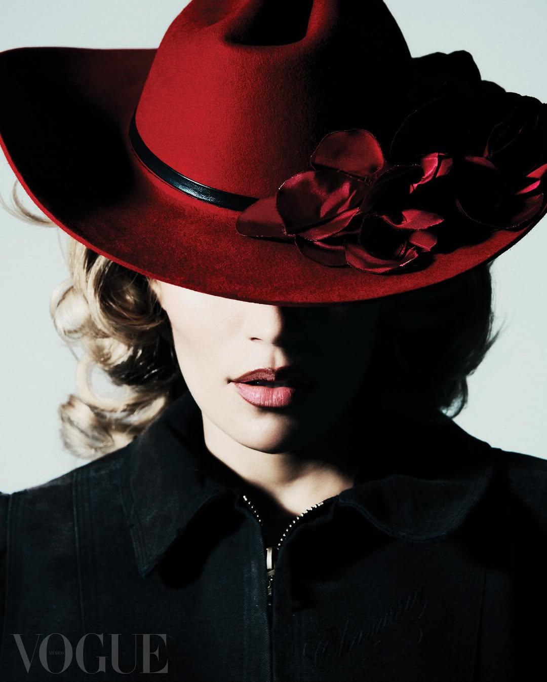 Karol G en la portada de Vogue México y Latinoamérica: Una versión de mí que vive en otro tiempo