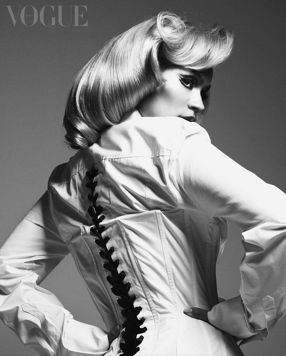 Karol G en la portada de Vogue México y Latinoamérica: Una versión de mí que vive en otro tiempo