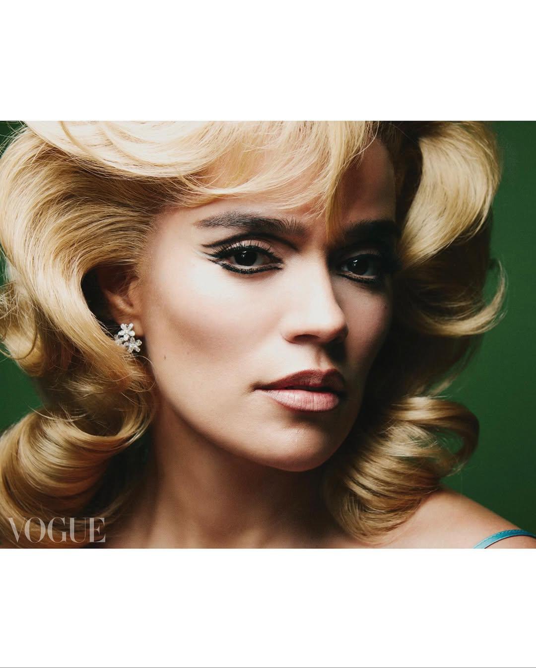 Karol G en la portada de Vogue México y Latinoamérica: Una versión de mí que vive en otro tiempo