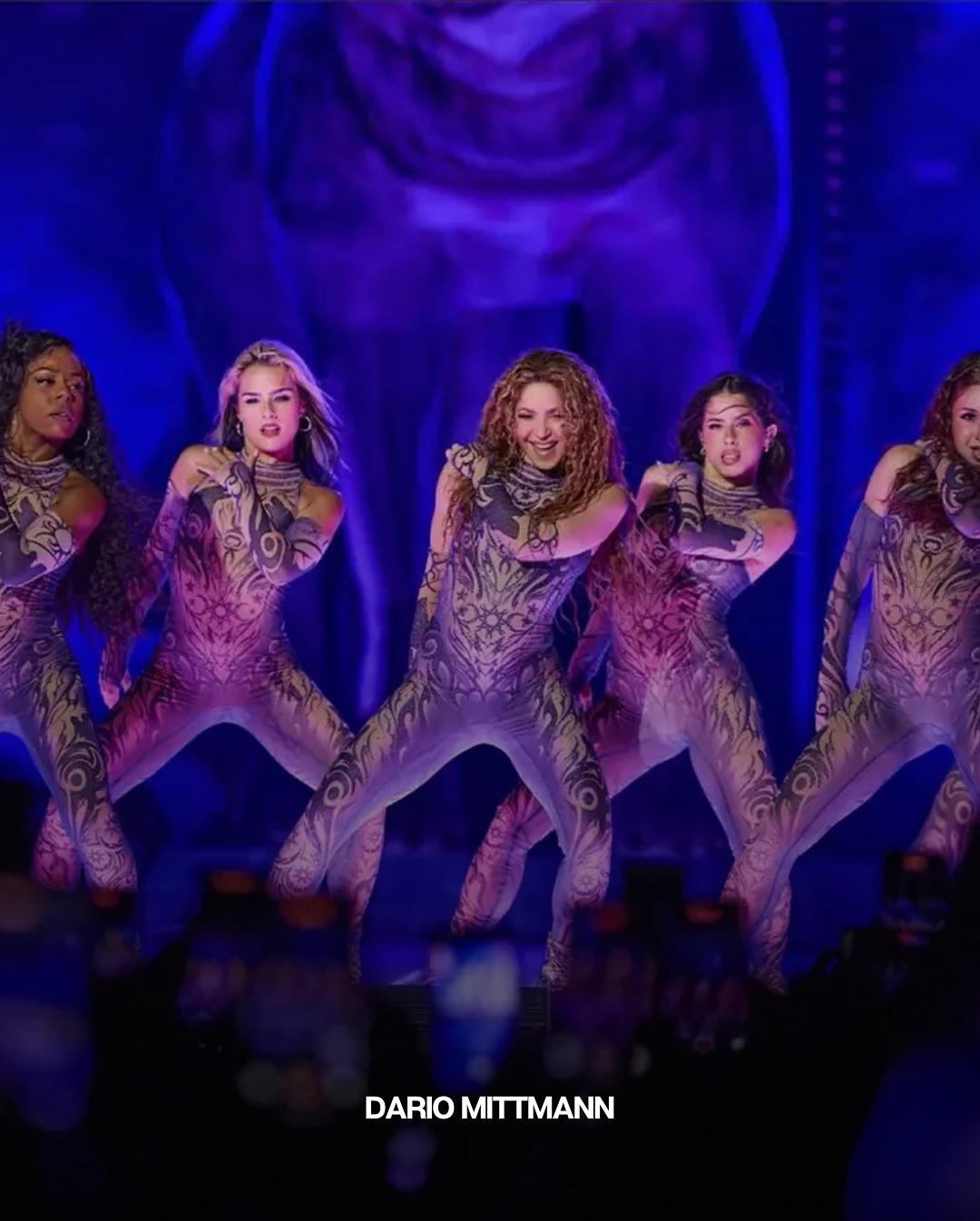 Shakira y sus colaboraciones con diseñadores de moda: un recorrido visual