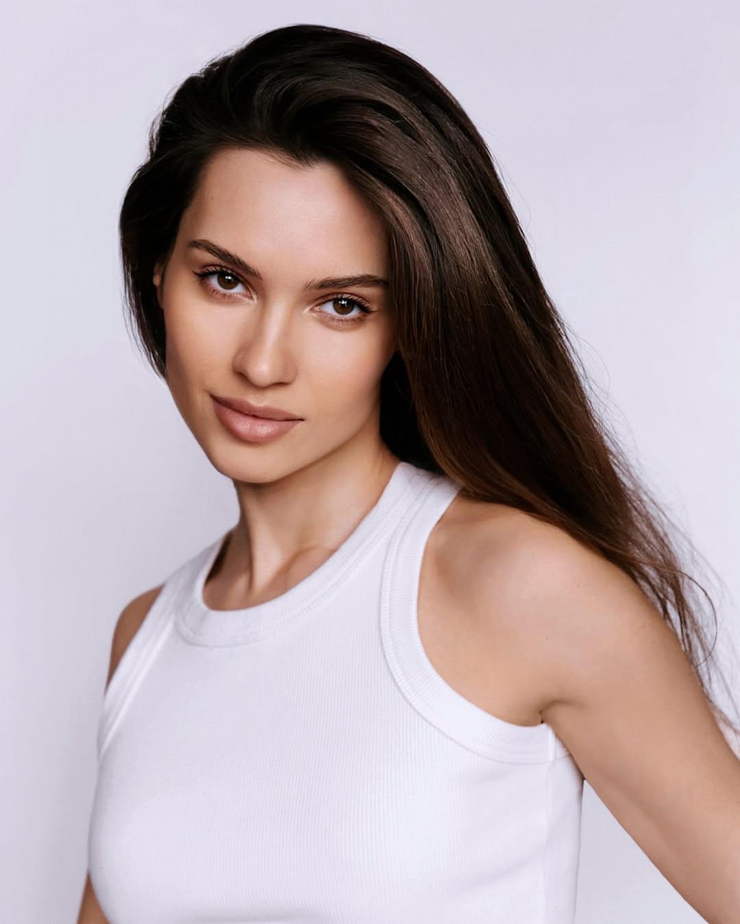 Así era la Miss Universo rusa que murió a pocos meses de haberse casado