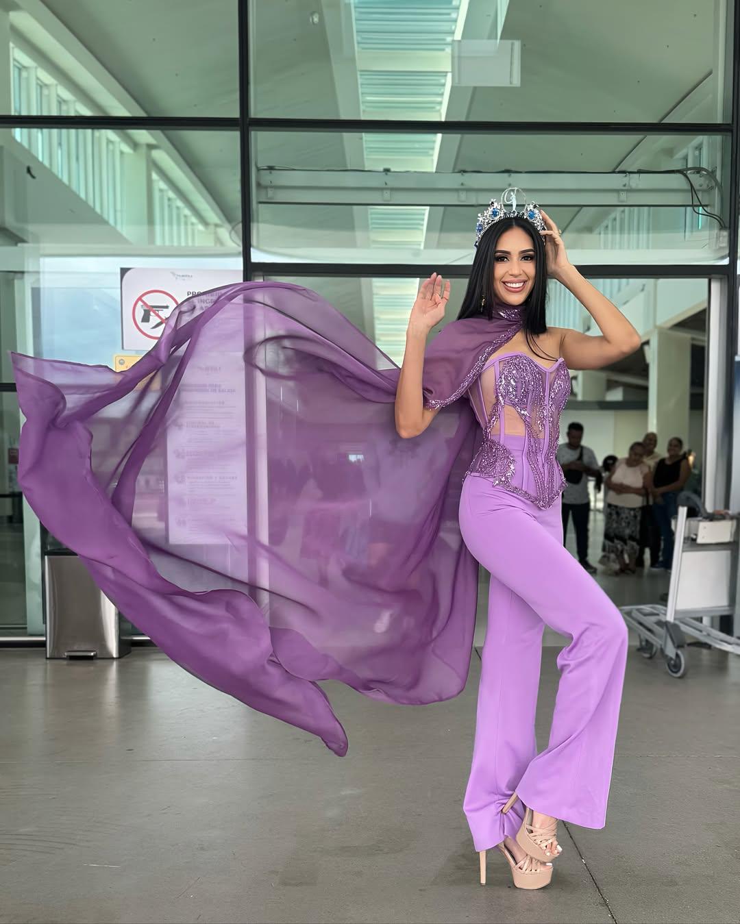 Alejandra Fuentes: “Calentando motores... el universo espera”​​​​​