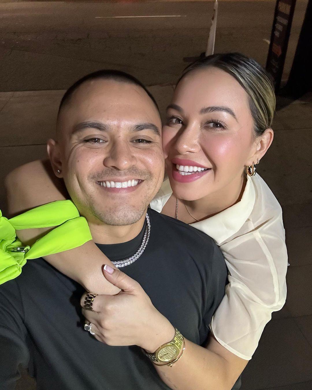 Novio de Chiquis Rivera se modifica el rostro y ella está muy feliz