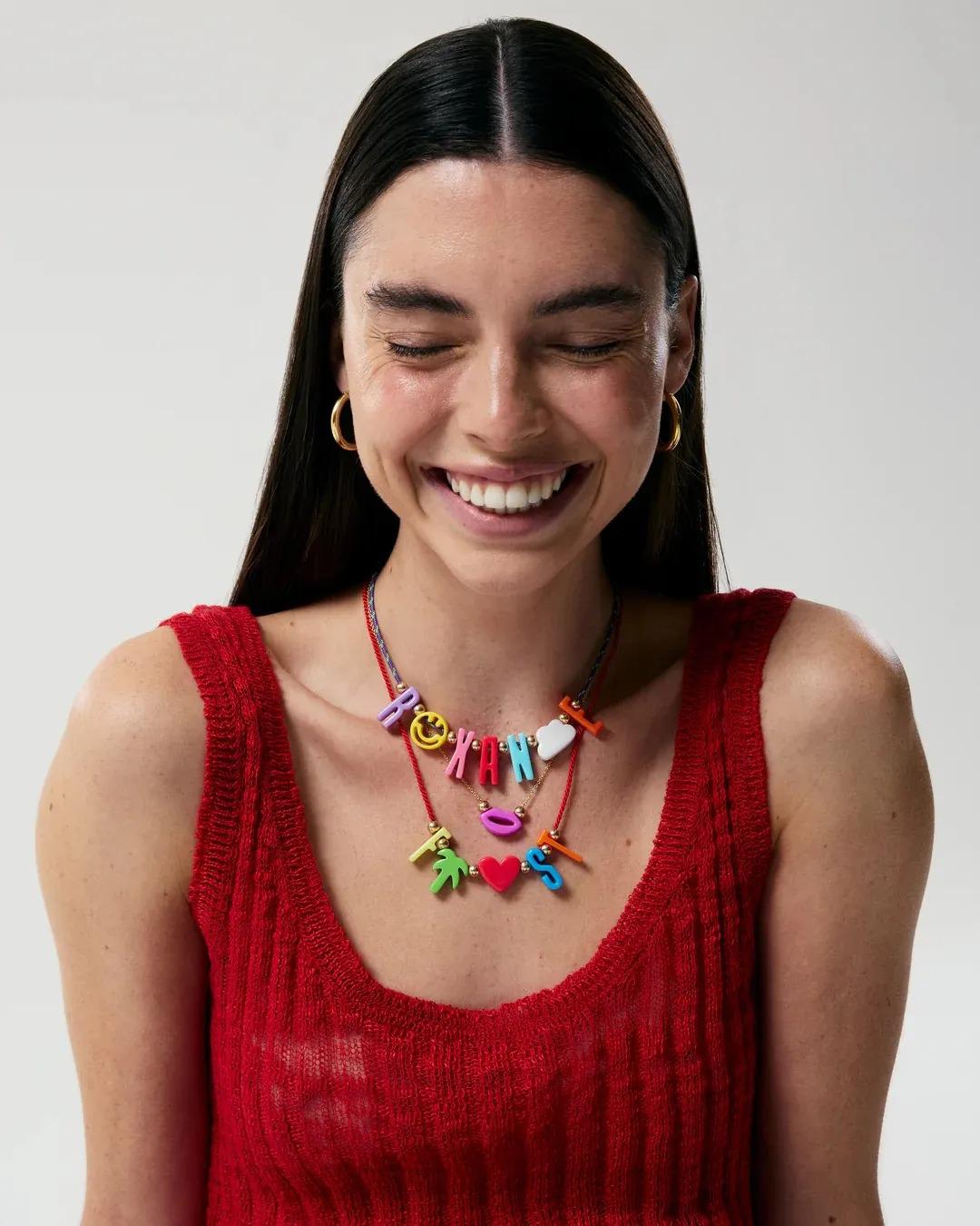Collares chicles: cómo usar la popular tendencia en accesorios