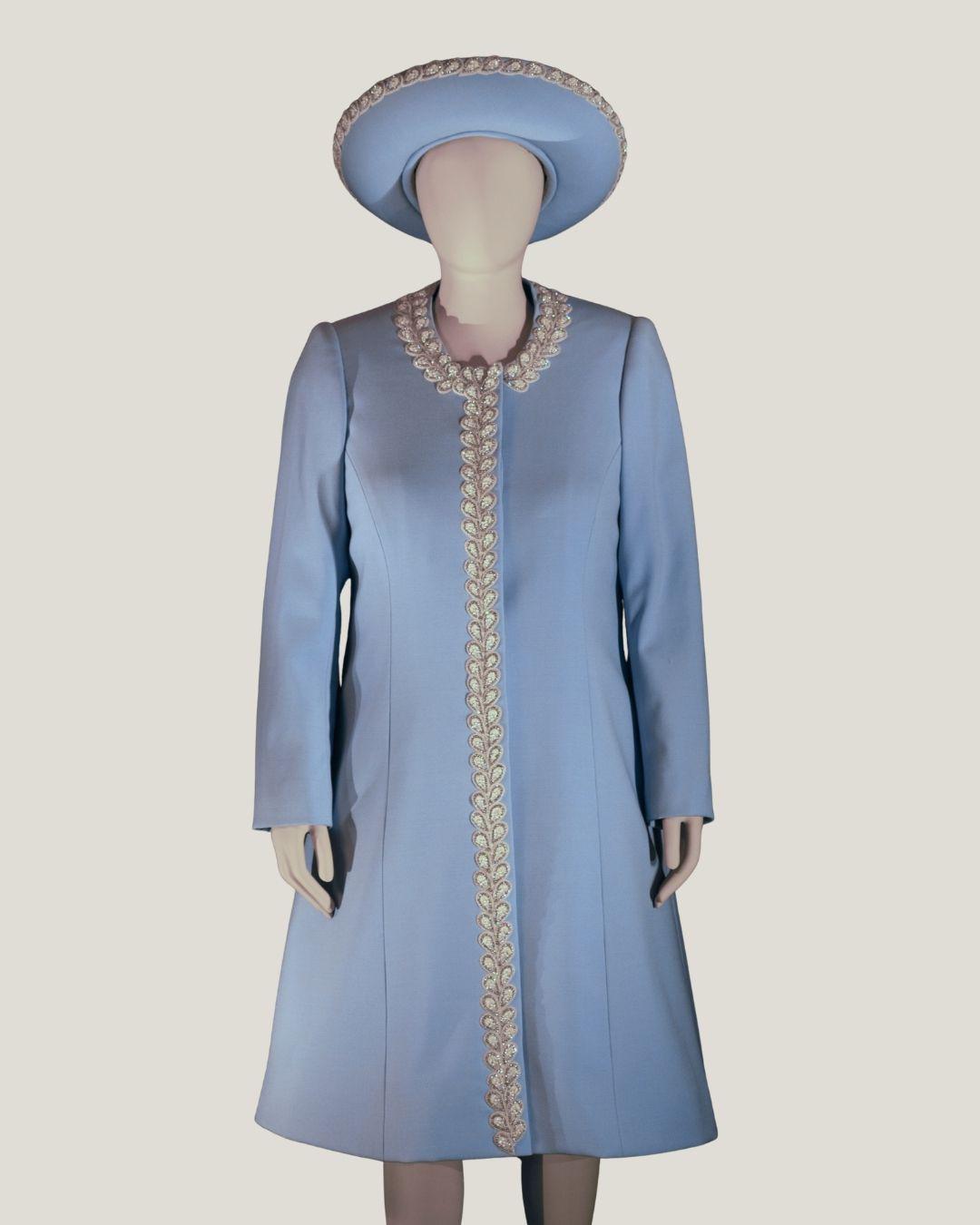 Buckingham expone el vestuario más completo de Isabel II