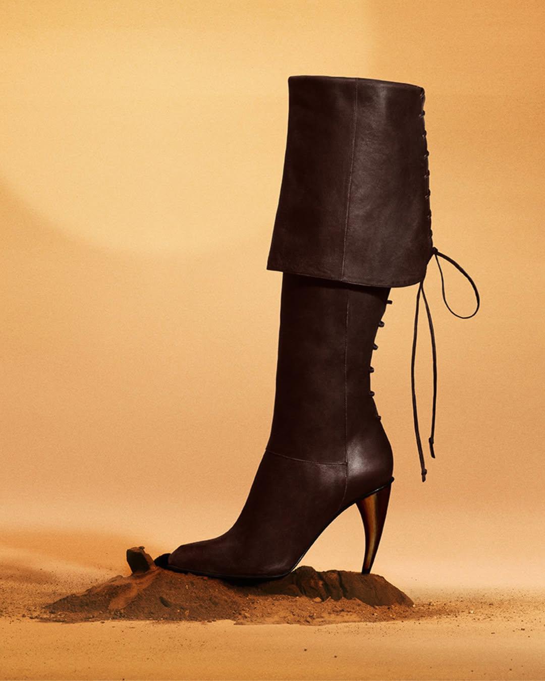 La estética victoriana vuelve con encajes, lazadas y botines