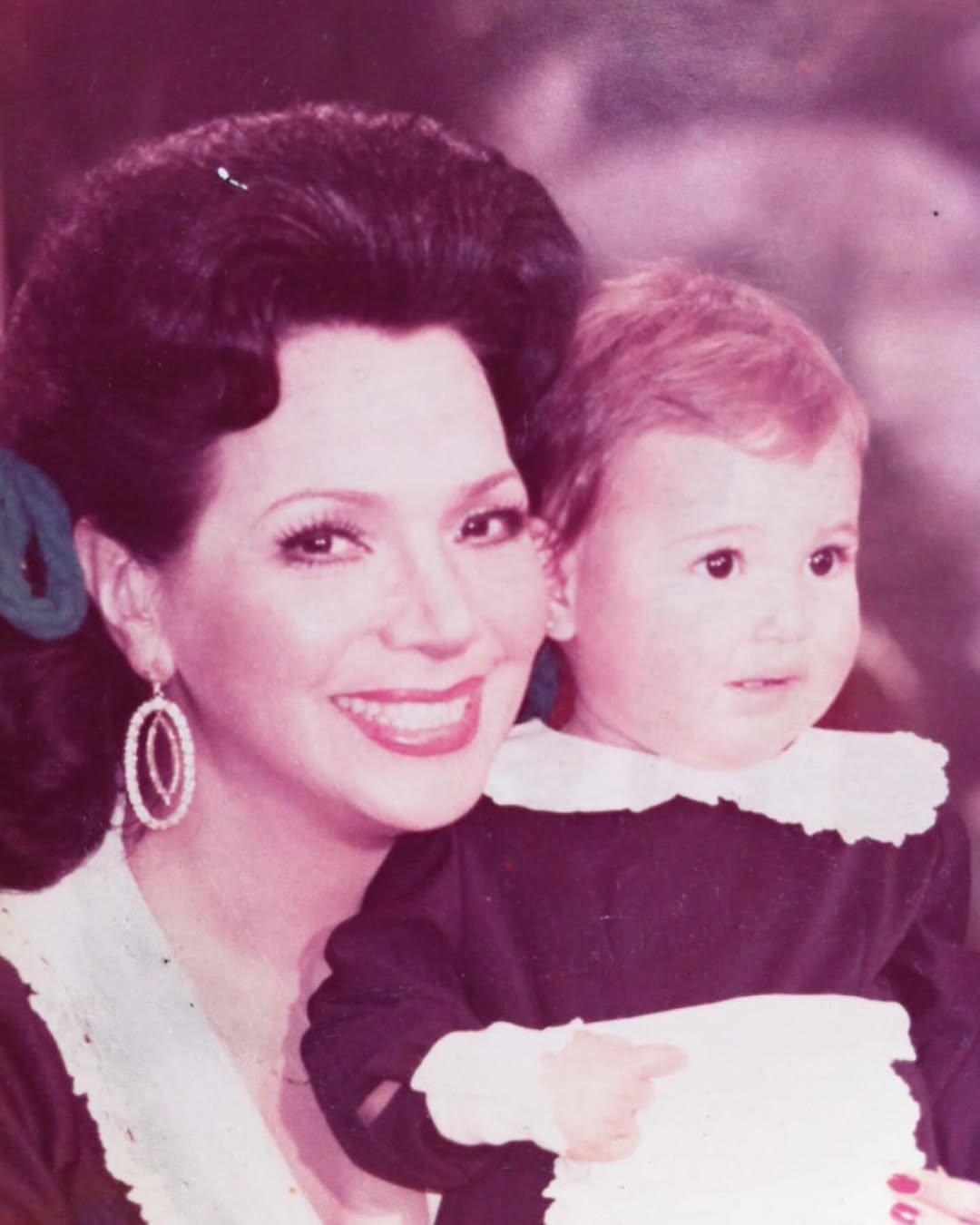 Reaparece María Victoria para cantarle a la Vírgen de Guadalupe