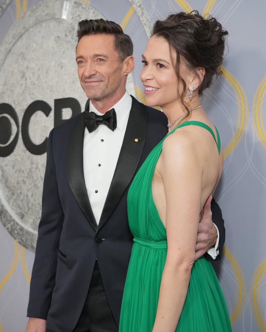 Supuestos planes de boda de Hugh Jackman y Sutton Foster se enfrían