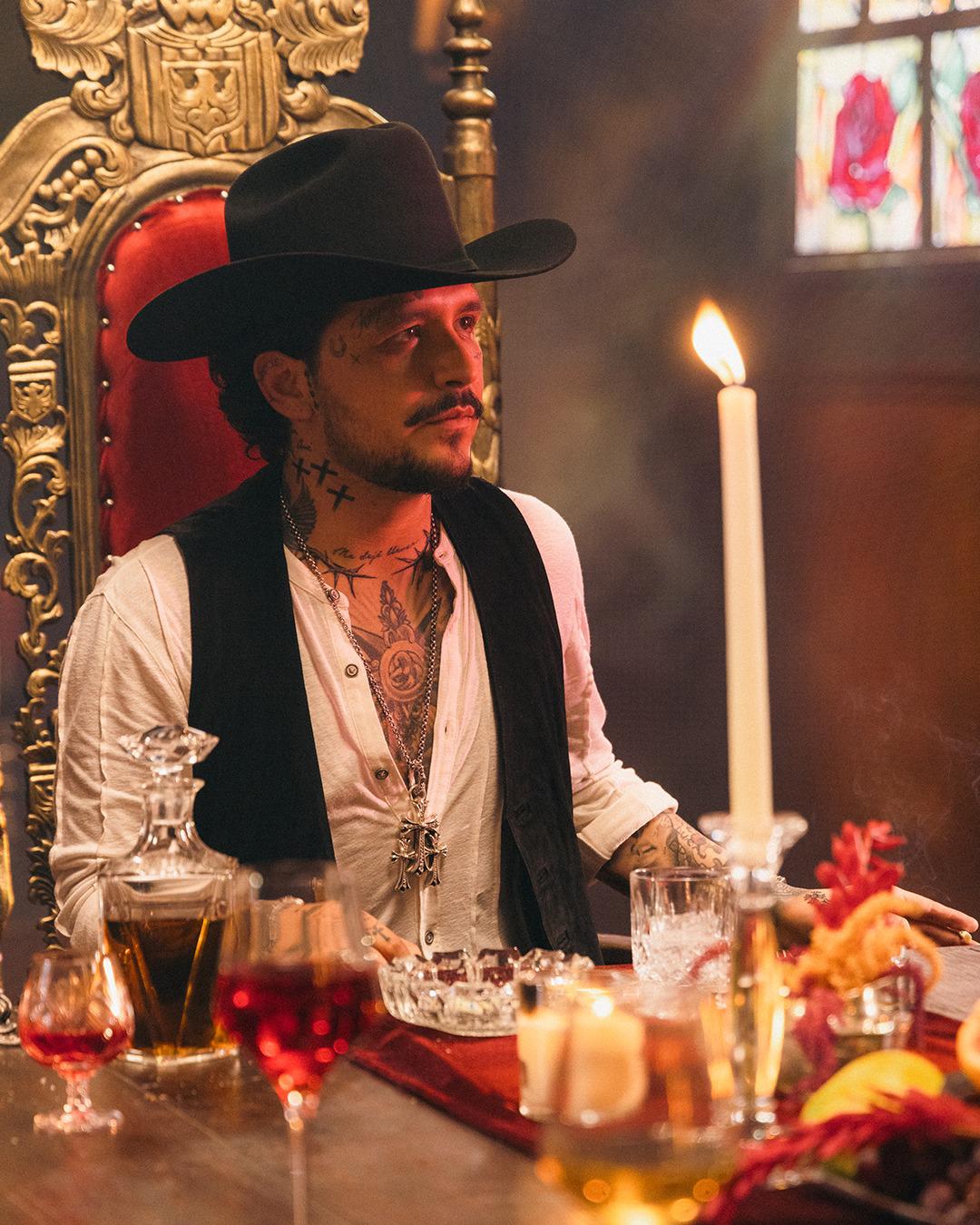 Christian Nodal celebra su cumpleaños como pirata con Ángela Aguilar