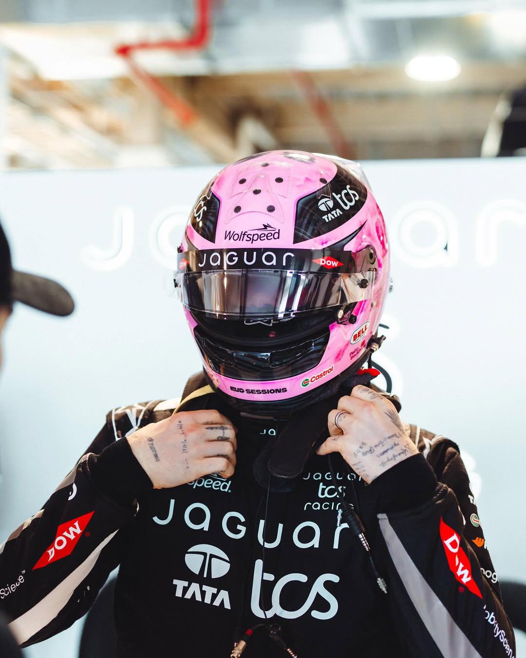 Brooklyn Beckham pidió a sus padres contacto solo a través de abogados