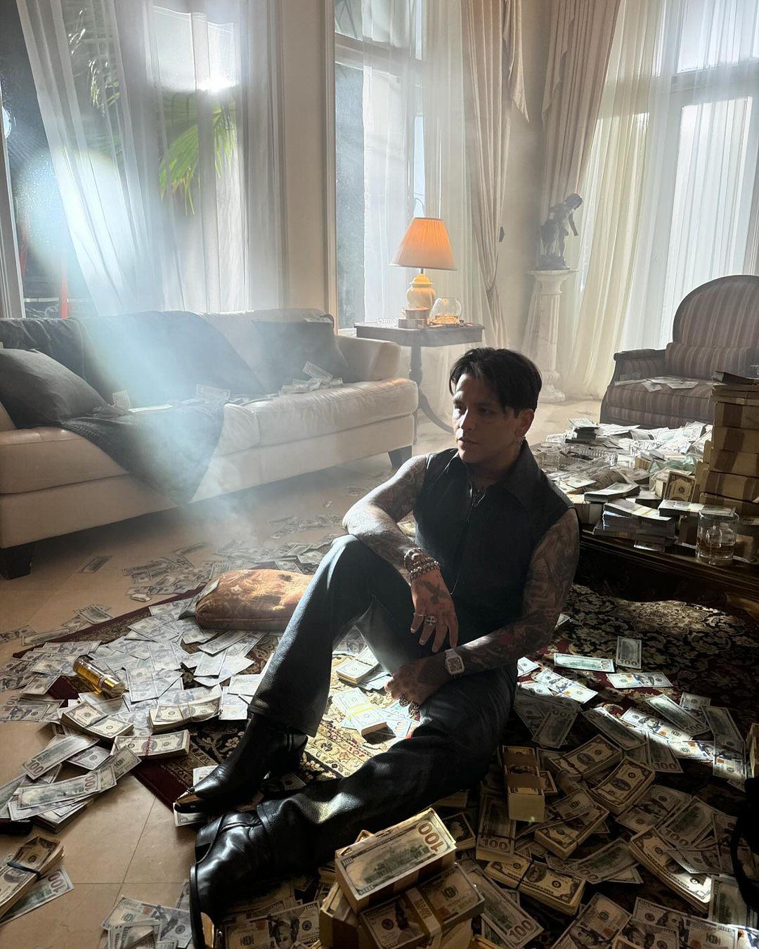 Christian Nodal sorprende con su rostro sin tatuajes