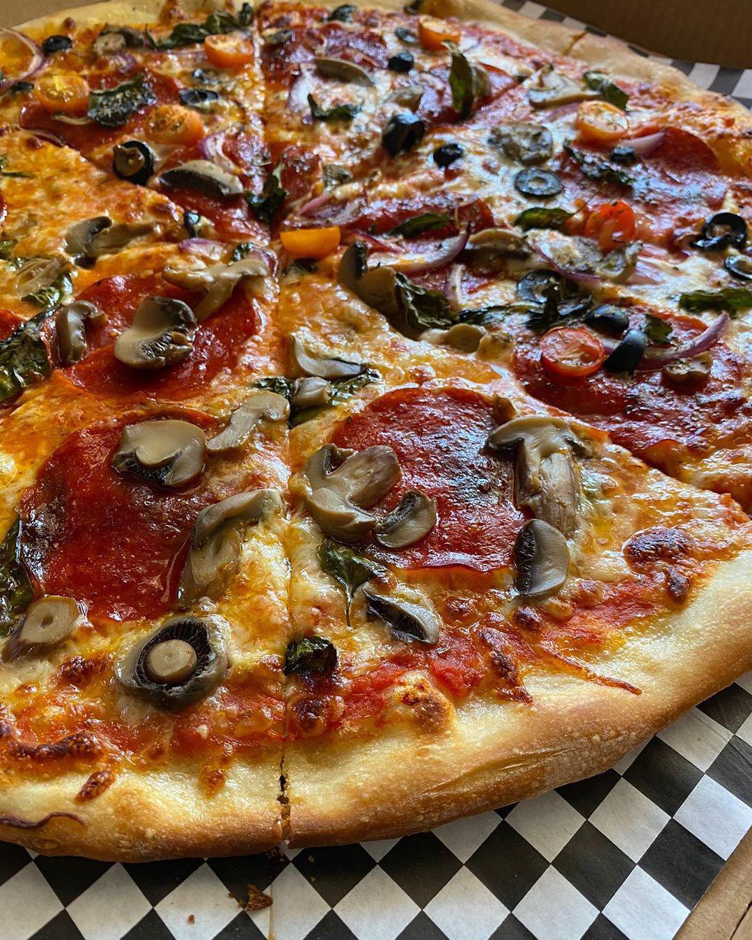 Las pizzas de “Mozza Gourmet &amp; Deli” son deliciosas.