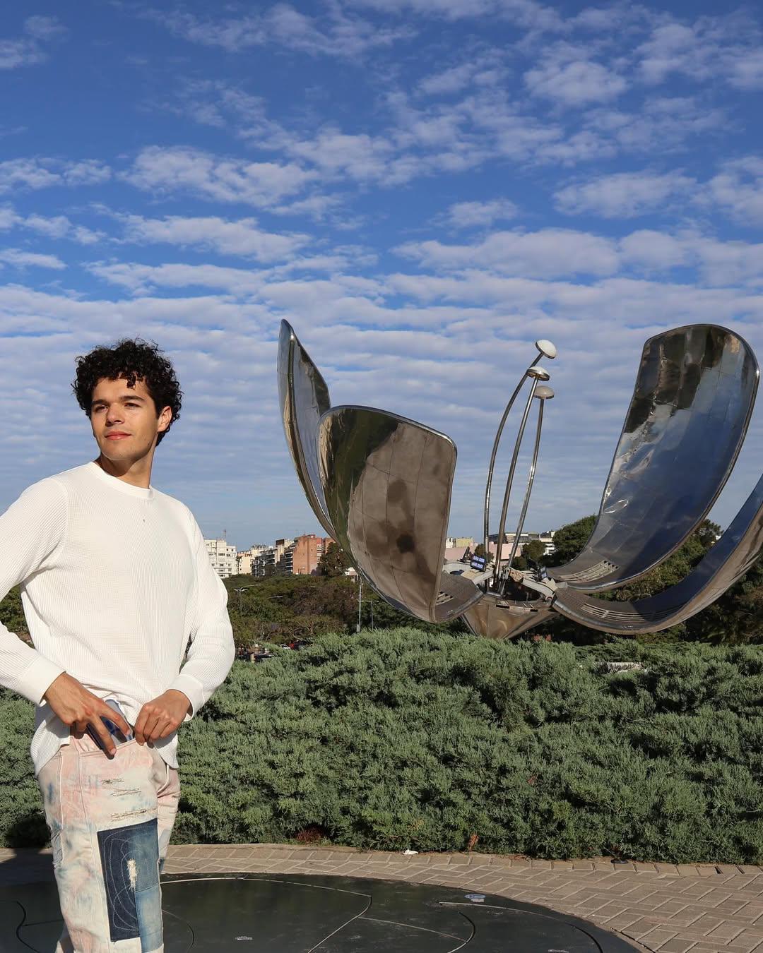 Eduardo Santamarina apoya la decisión de su hijo de no usar su apellido