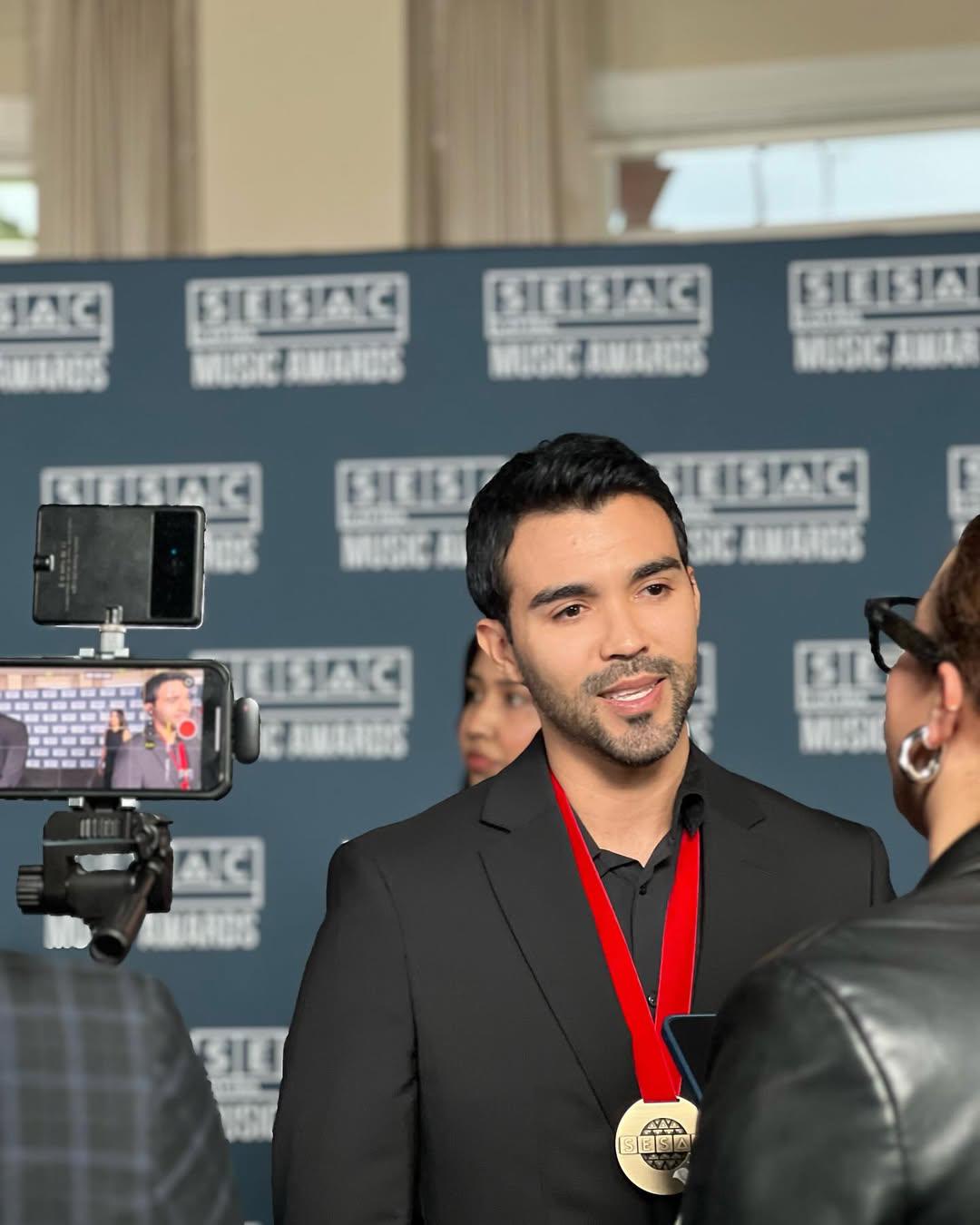 Gussy Lau, ex de Ángela, denuncia bloqueo artístico por culpa de Pepe Aguilar