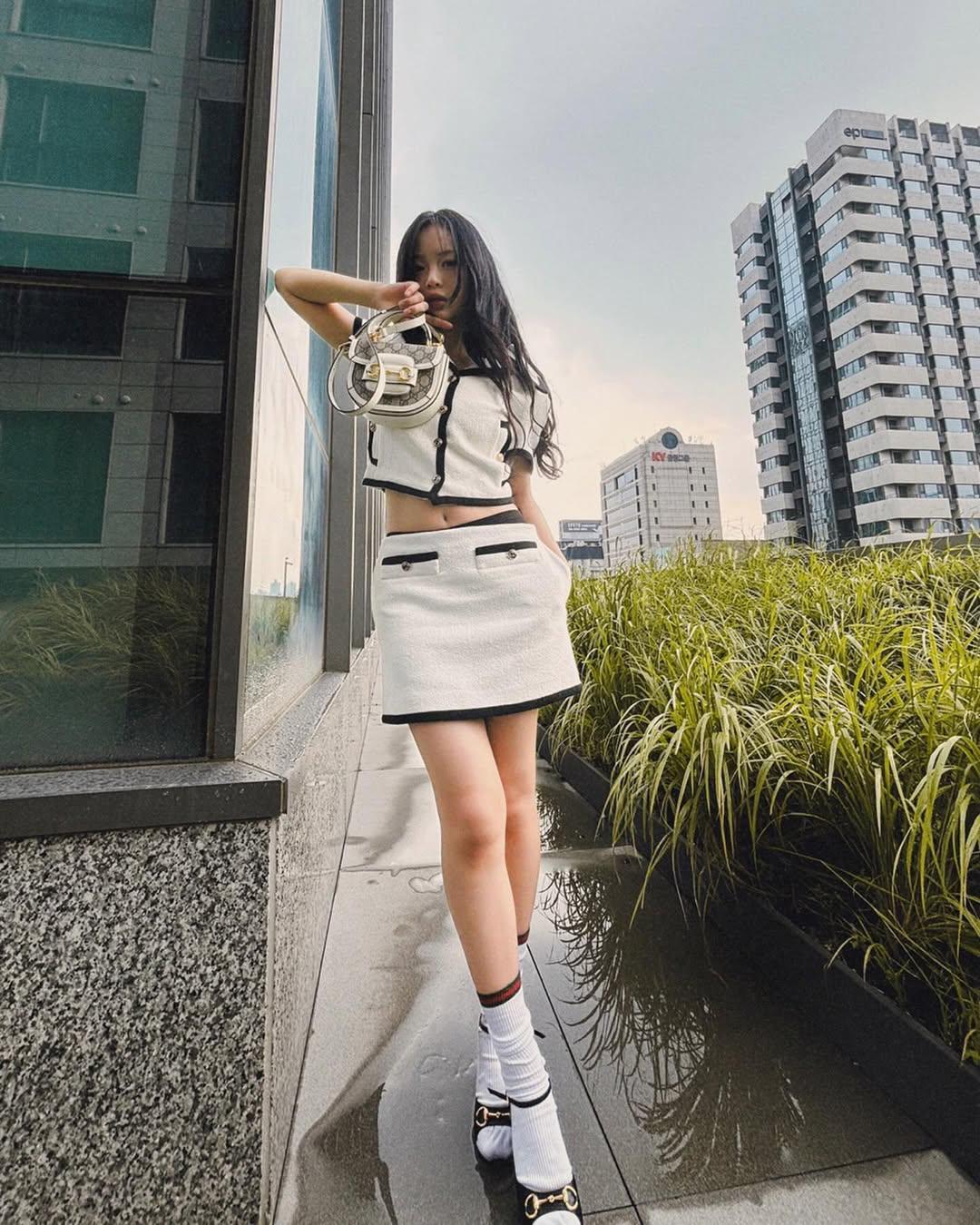 ADOR rescinde contrato de Danielle y anuncia acciones legales contra ella