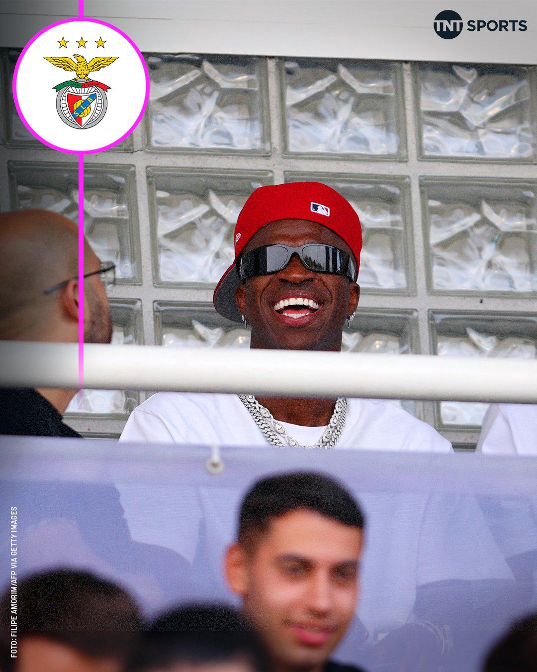 ¿Por qué Vinicius fue a ver partido de Julián Martínez? Furor por su presencia