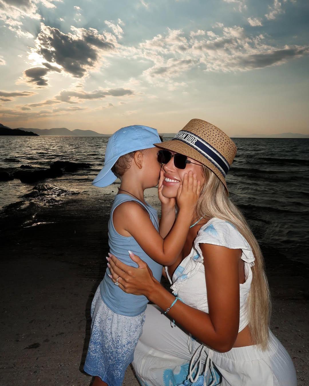 Miss Alemania renuncia a Miss Universo 2025 para cuidar a su hijo