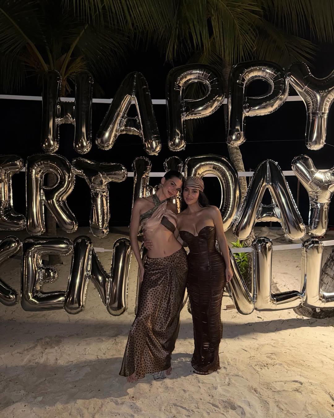 Kendall Jenner celebra sus 30 años rodeada de amor familiar