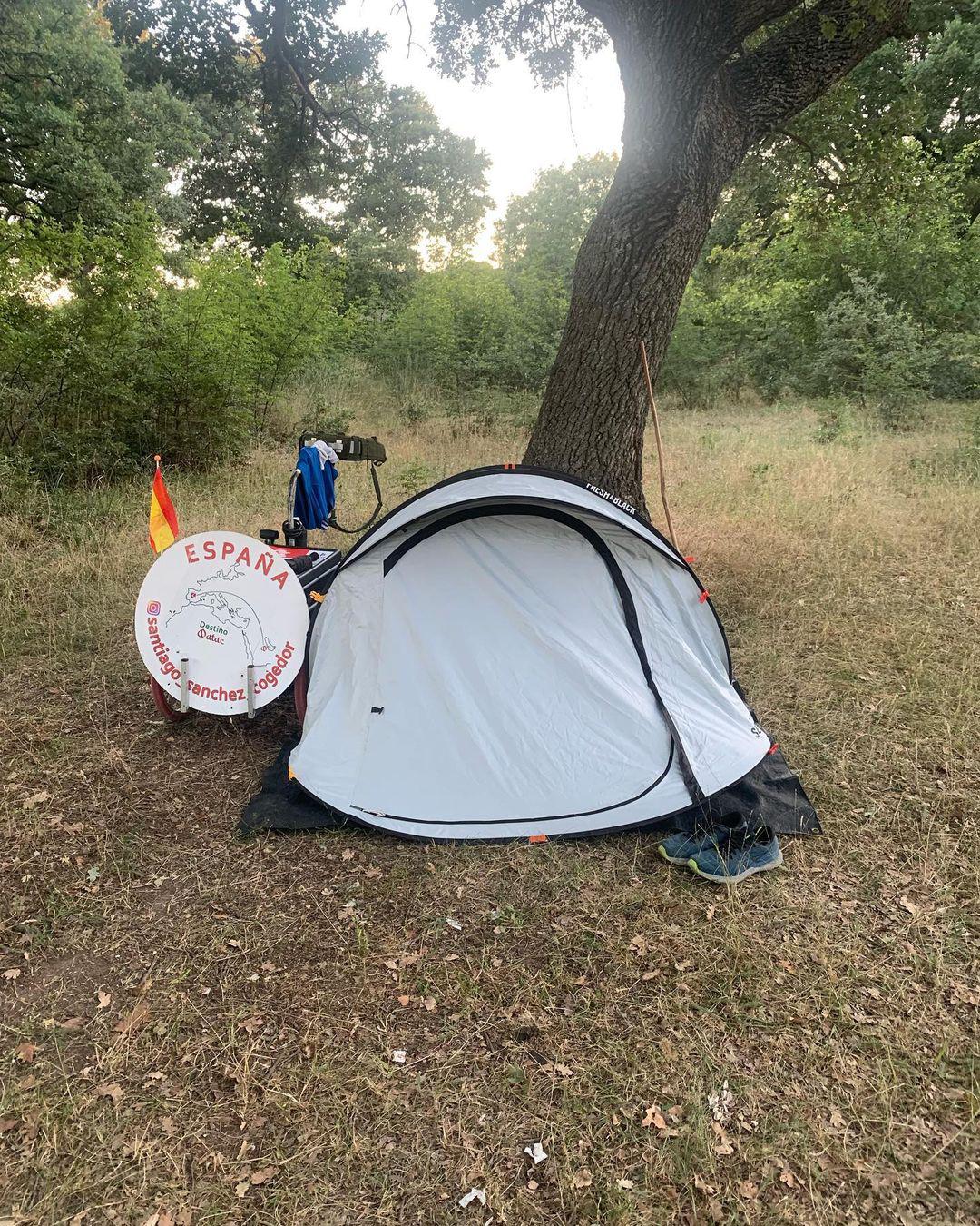 Santiago Sánchez, el español que iba caminando rumbo a Qatar y terminó preso en Irán