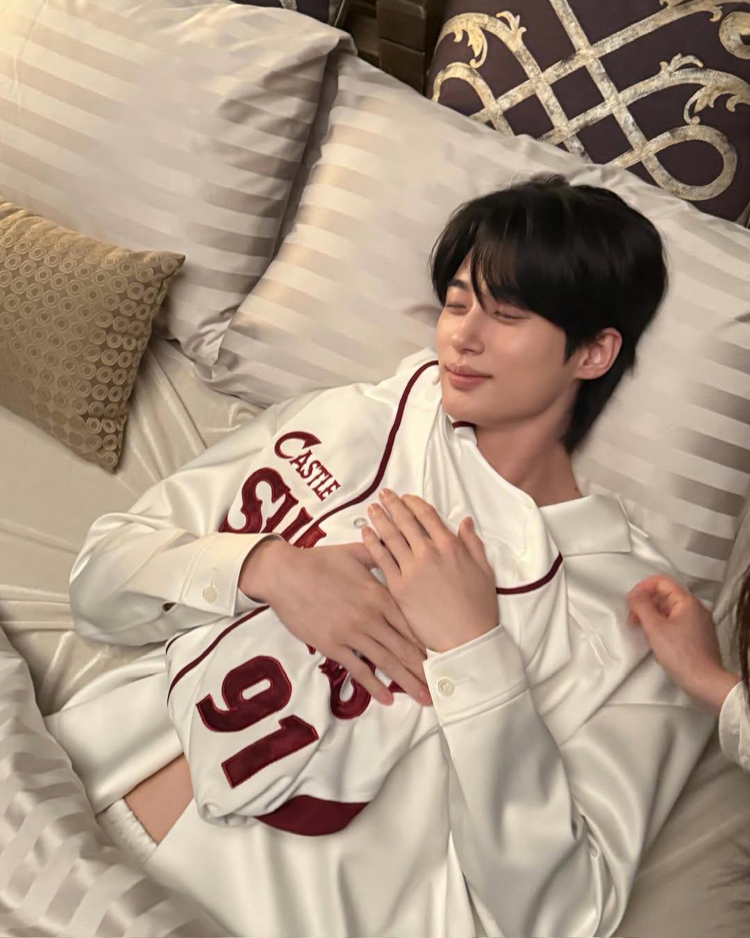 Byeon Woo Seok se disculpa por polémica de “La Corona Perfecta”