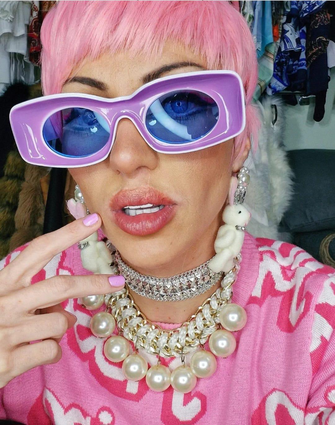 Revelan causa de fallecimiento de la Barbie humana