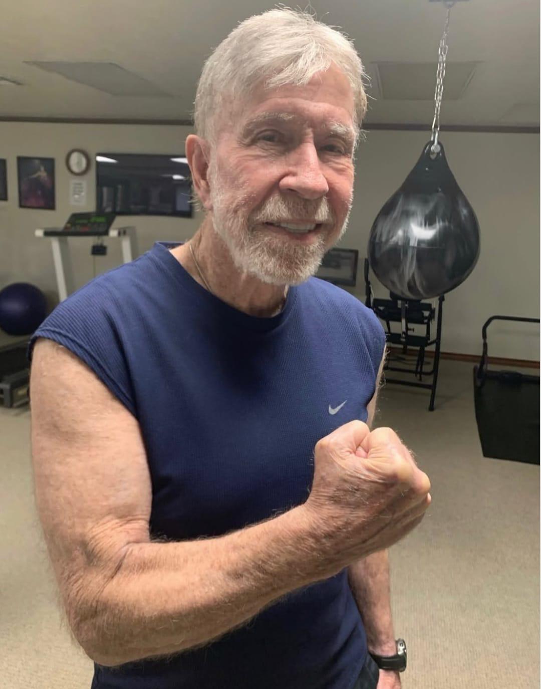 Chuck Norris: 85 años y un físico que desafía al tiempo