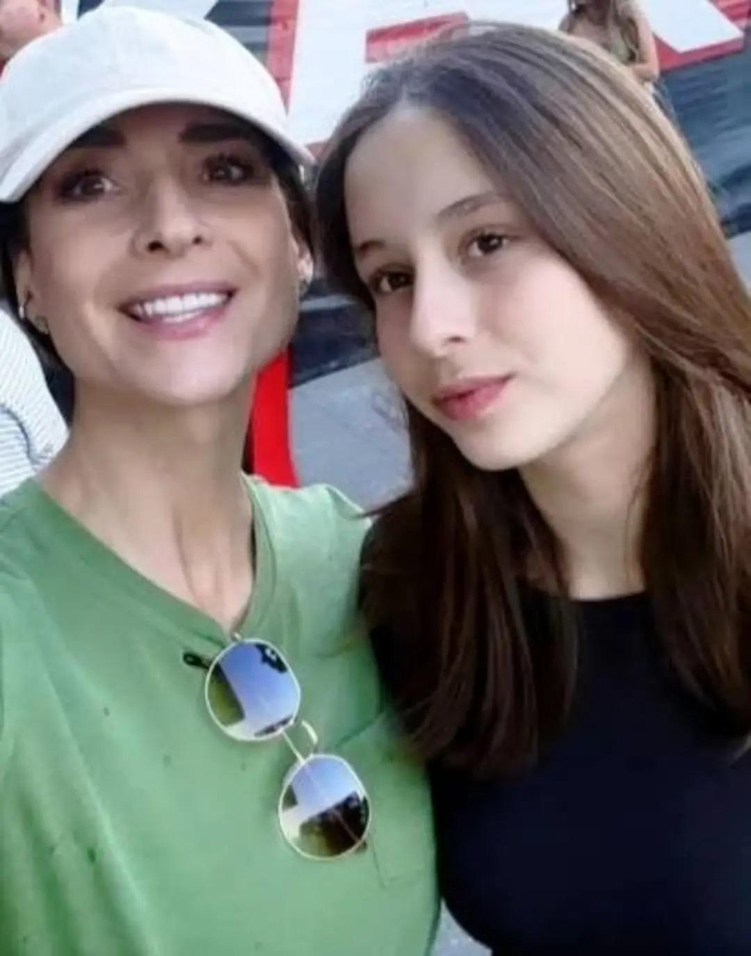 Susana González y su hija debutan juntas en Todavía te amo